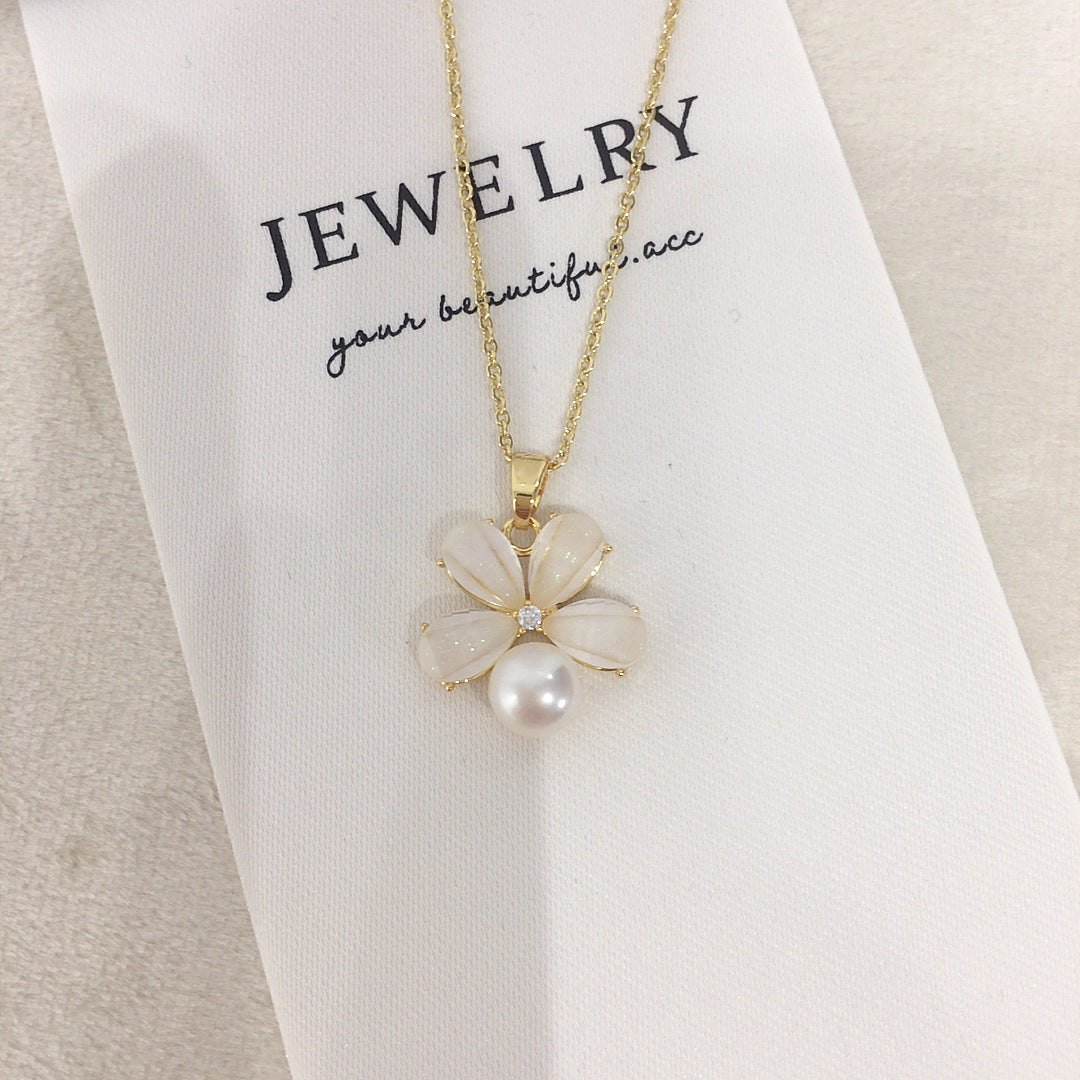 Elegant Flower Pearl Pendant Necklace for Women