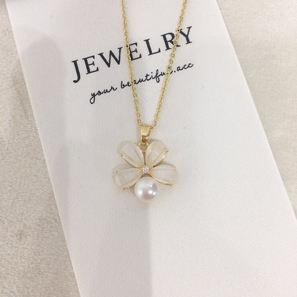 Elegant Flower Pearl Pendant Necklace for Women