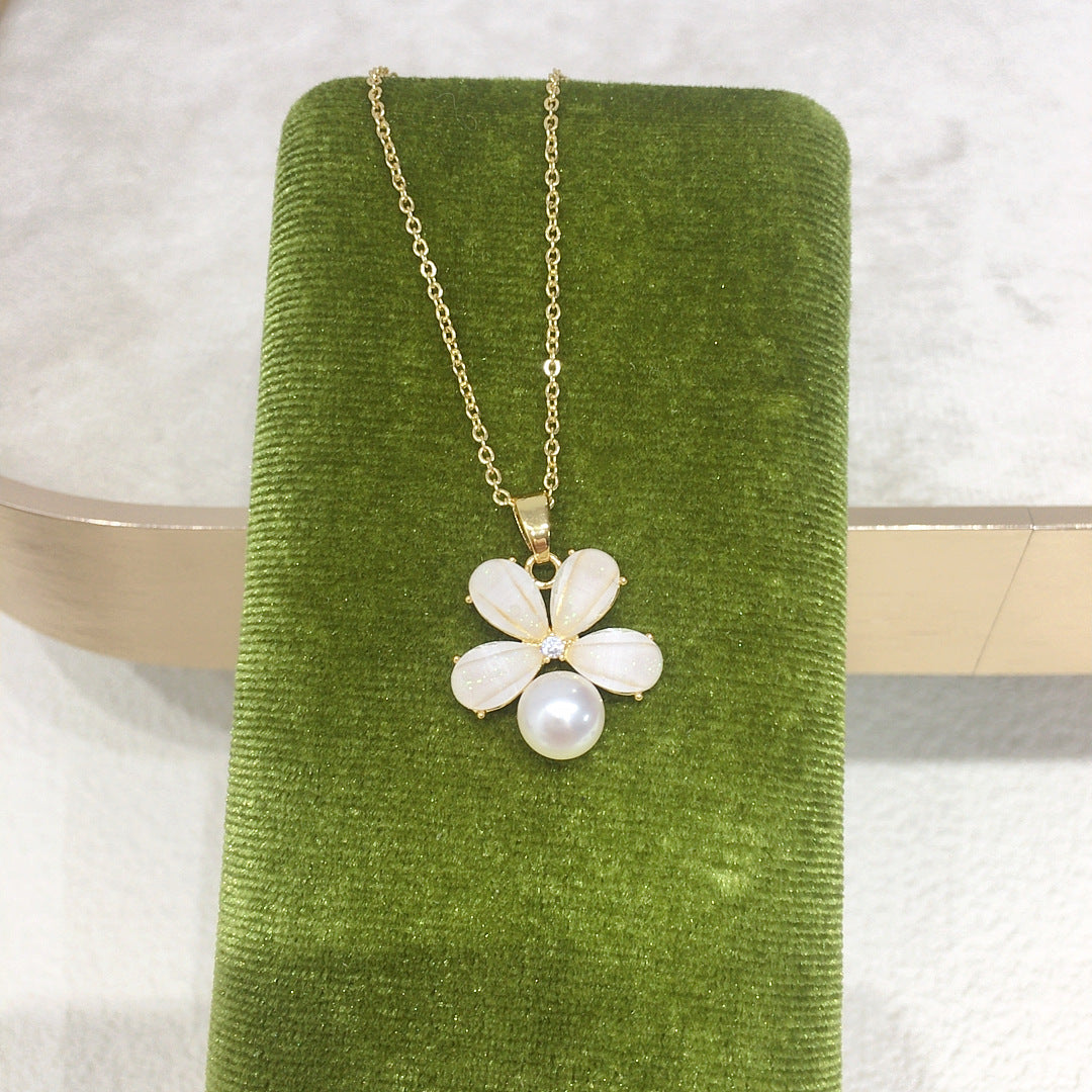 Elegant Flower Pearl Pendant Necklace for Women