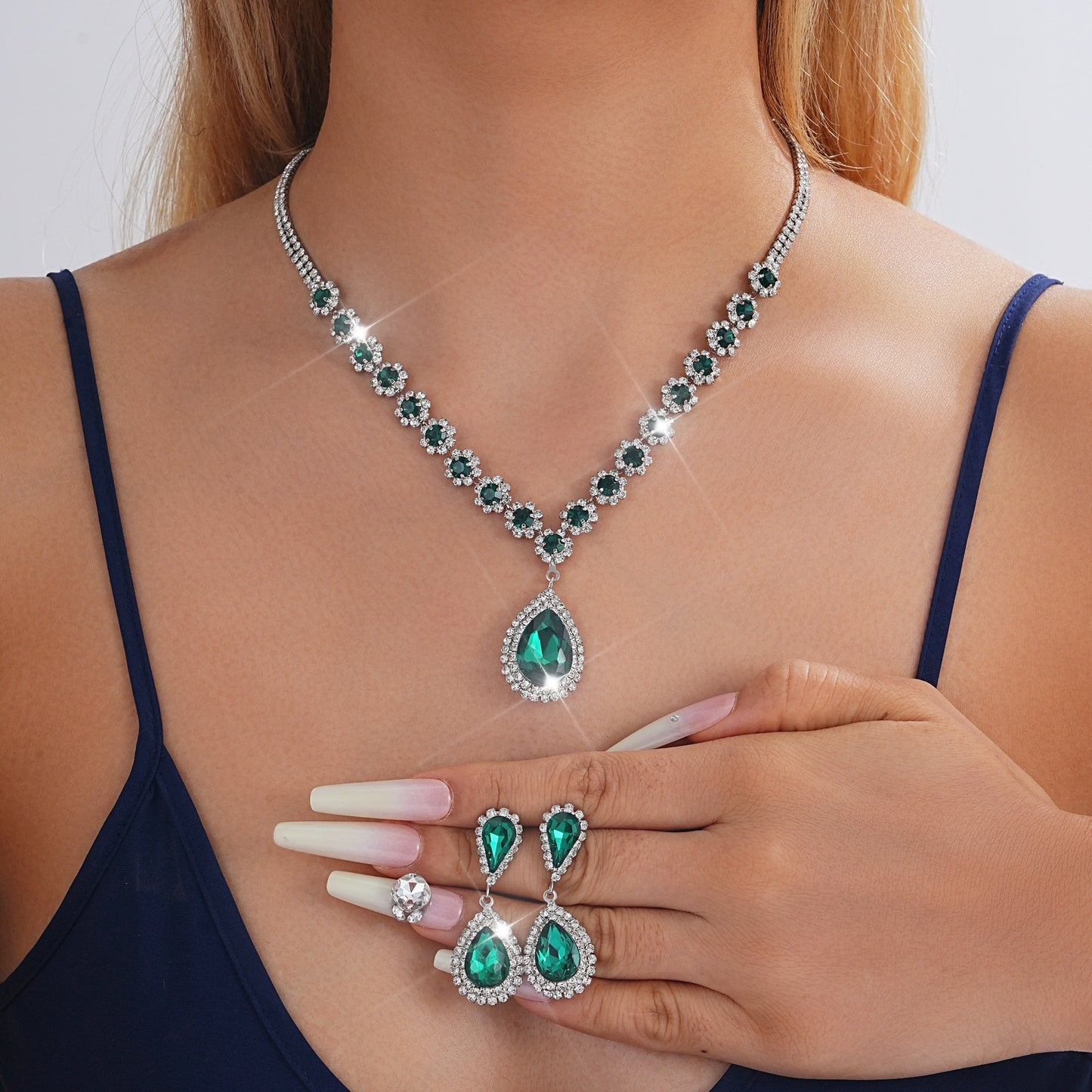 Emerald Radiance Luxury Necklace & Earring Set
