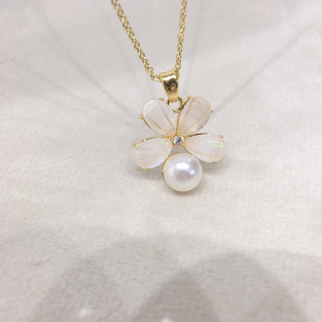 Elegant Flower Pearl Pendant Necklace for Women